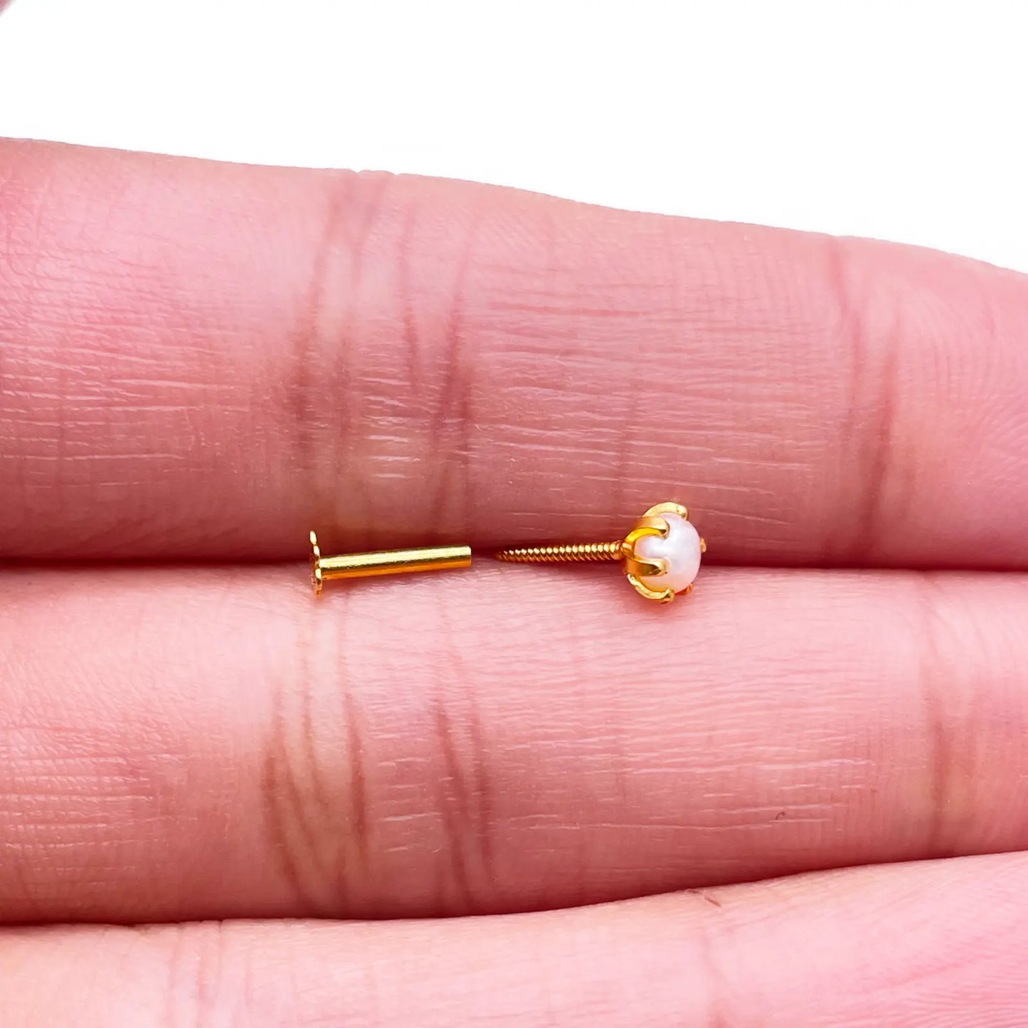 22ct Yellow Gold Freshwater Pearl Claw Single Nose Stud 4.1mmÂ
