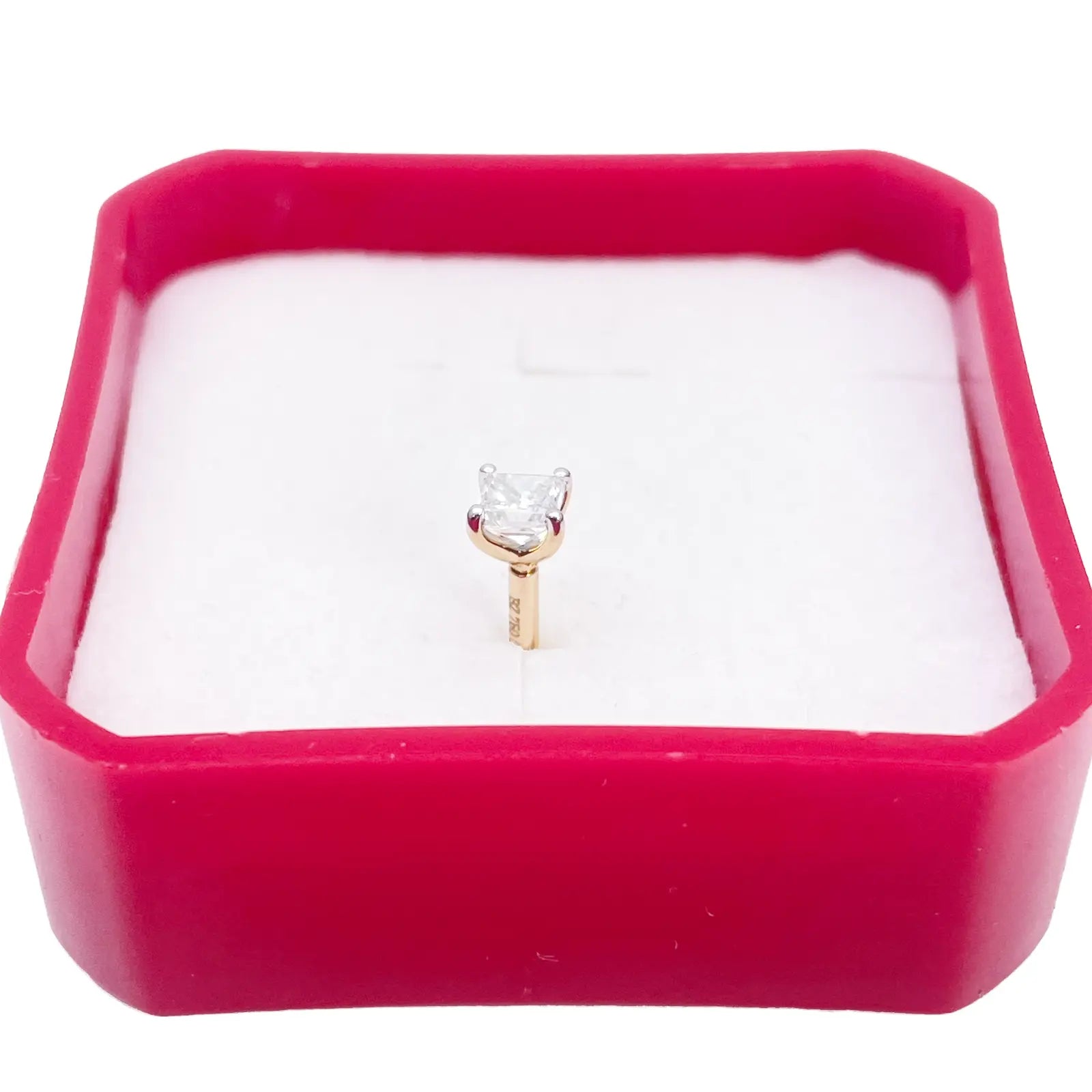 18ct Gold Natural Princess Diamond Nose Stud Pin 0.20ct 4 Claw Certified  Body Piercing