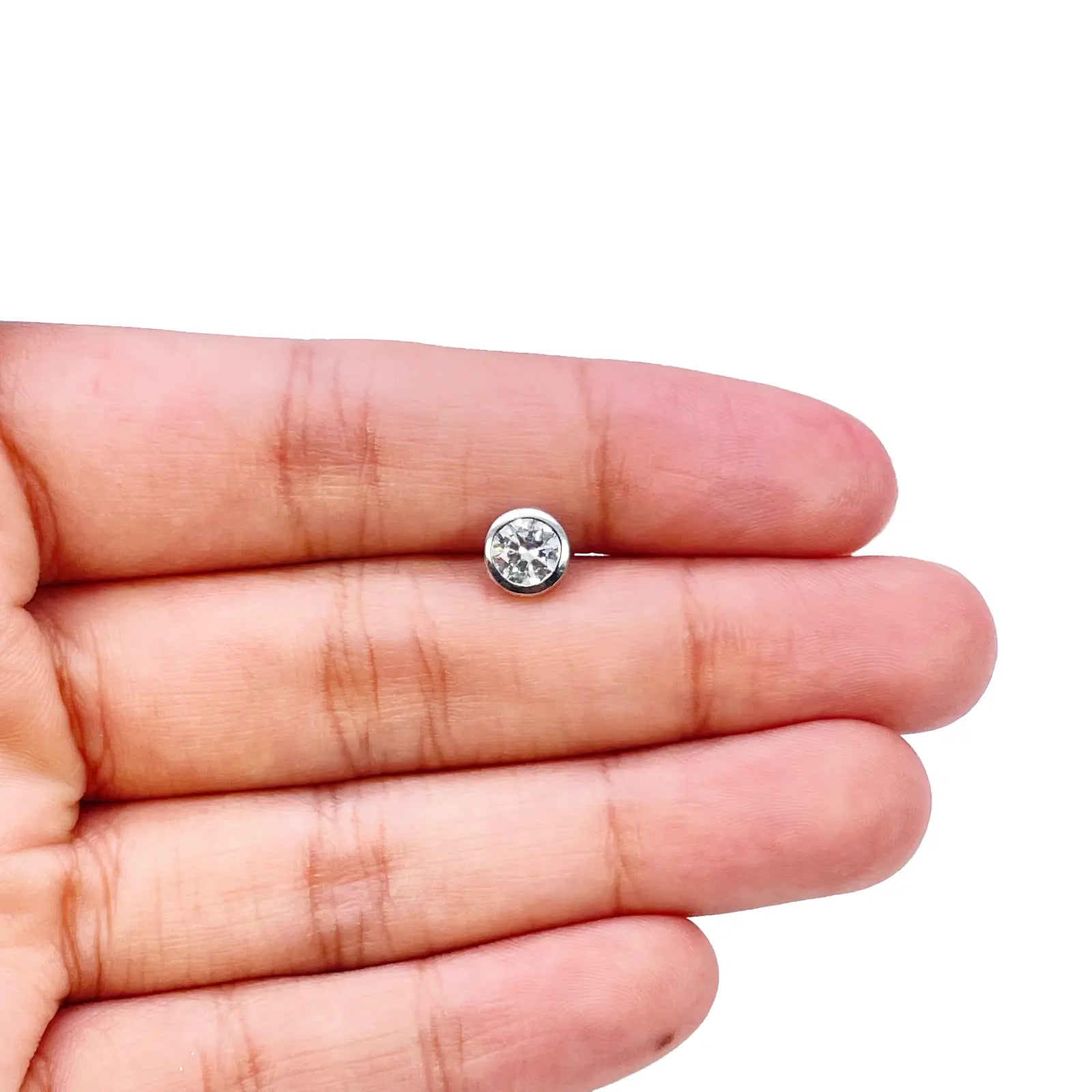 18ct White Gold Round Cubic Zirconia Bezel Set Solitaire Single Gents Ear Stud 6.5mm 