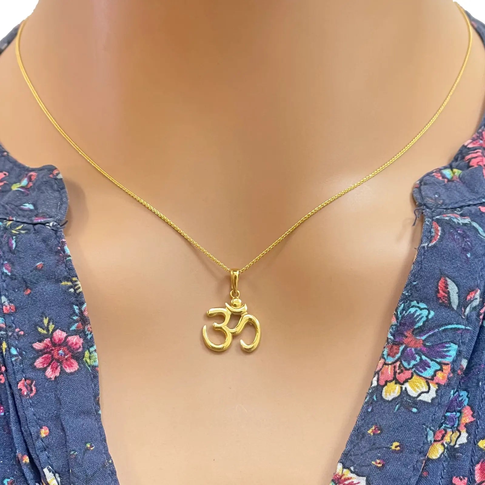 22ct Gold Classic Om Pendant High Polished 17x11.6mm 