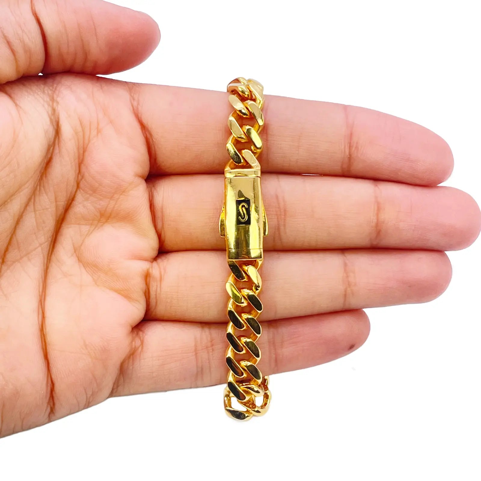 22ct Gold Cuban Bracelet Curb Link Lightweight 8 Inches 7.6mm Wide 