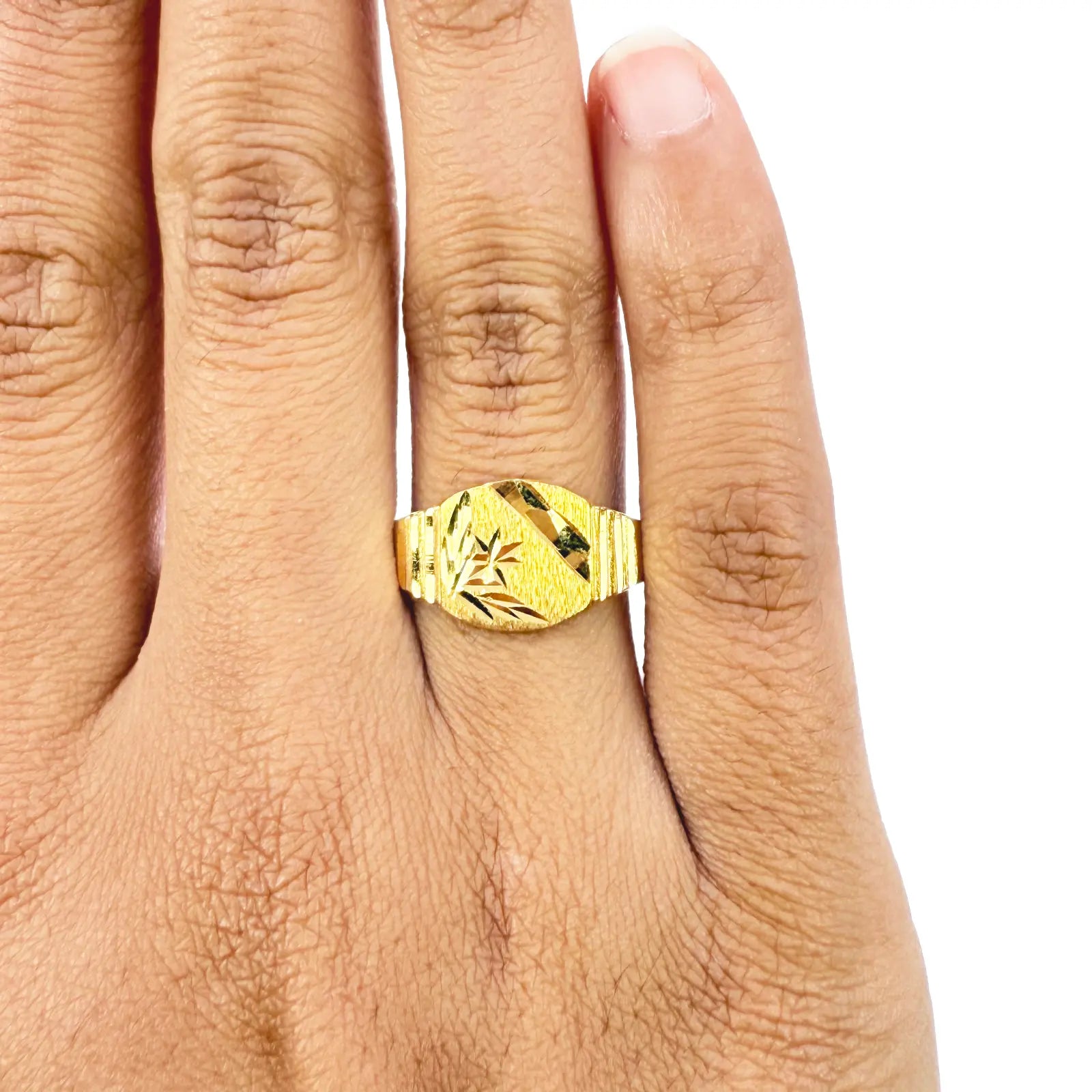 22ct Yellow Gold Diamond Cut High Polished & Textured Mens Signet Ring 