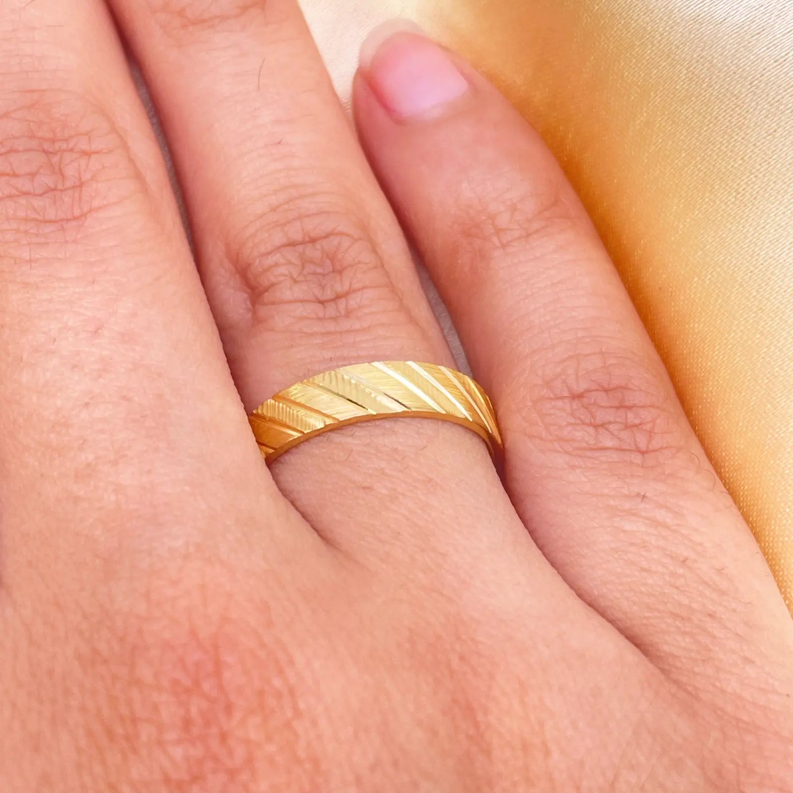 22ct Yellow Gold Fancy Diamond Cut, Polished & Textured Stripes Women's Band 4mm 