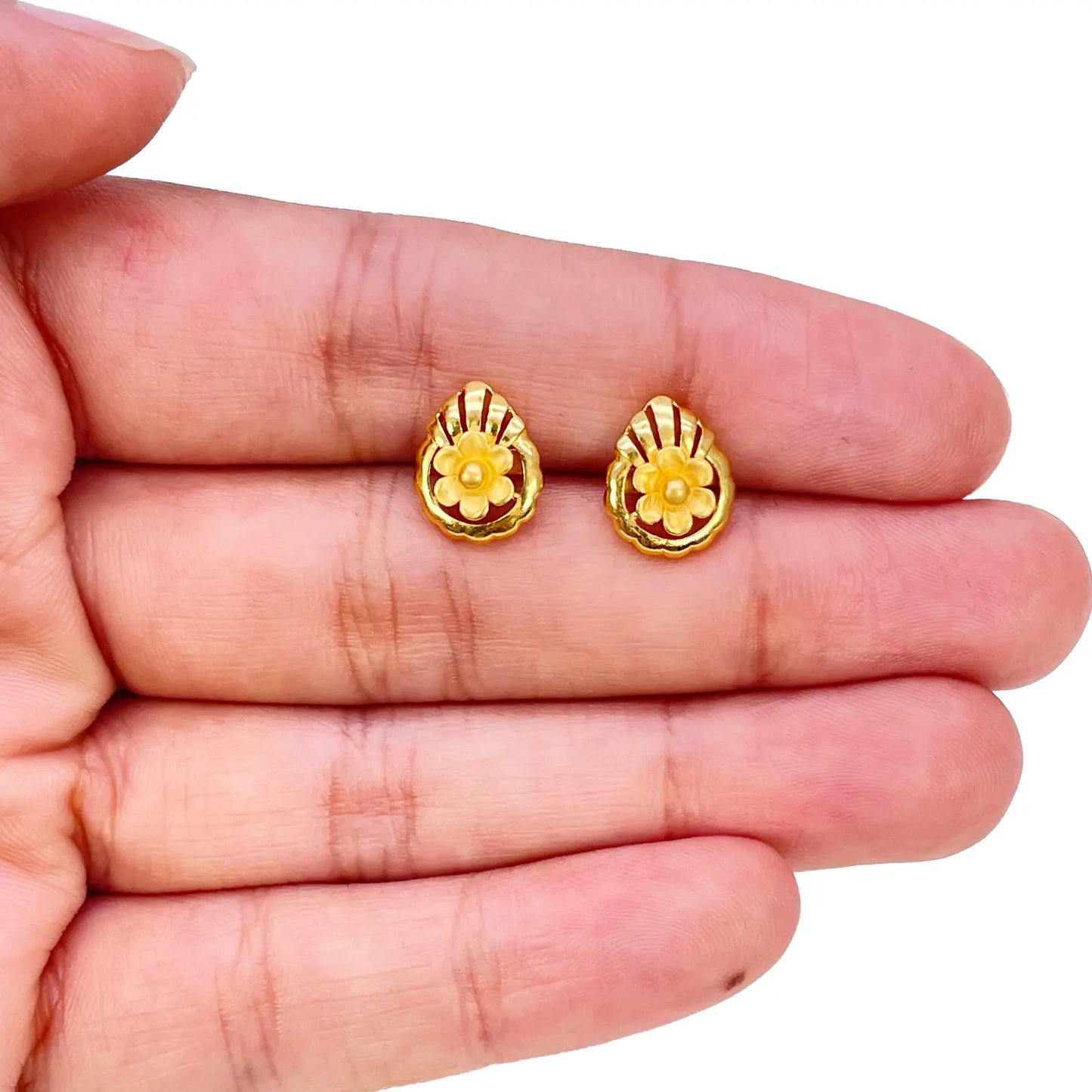 22ct Yellow Gold Floral Open Circle Scallop Pendant & Earring Set  Jewelry Set