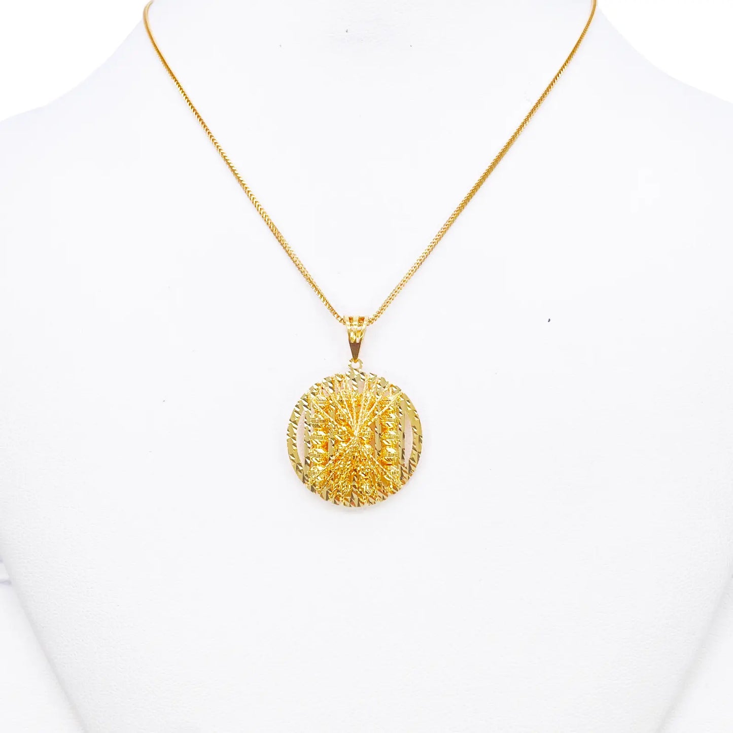 22ct Yellow Gold Sparkly Diamond Cut Mesh Beaded Round Pendant 30mm Length 