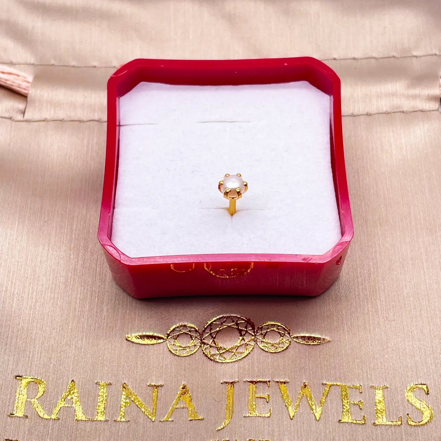 22ct Yellow Gold Freshwater Pearl Claw Single Nose Stud 4.3mm 
