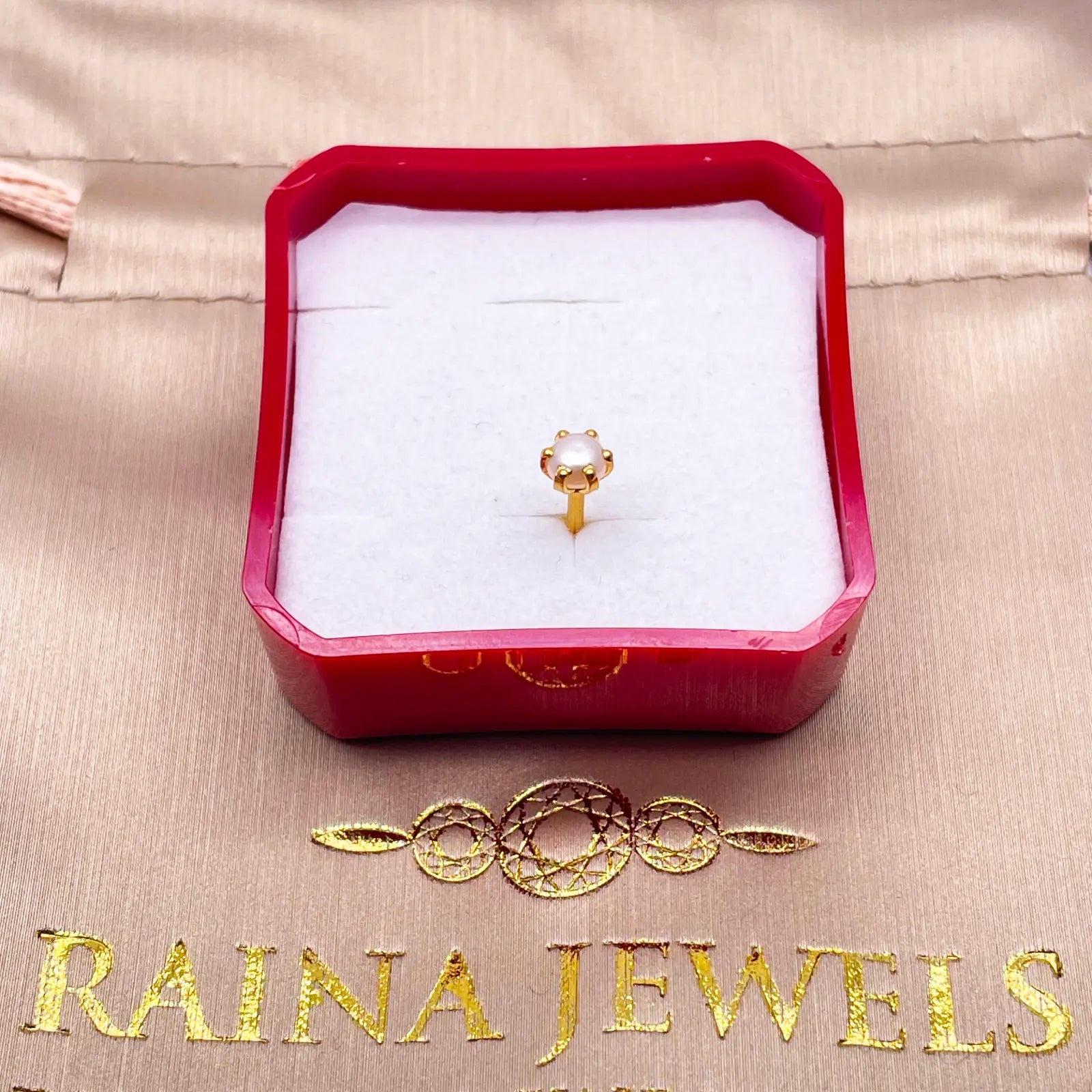 22ct Yellow Gold Freshwater Pearl Claw Single Nose Stud 4.3mm 